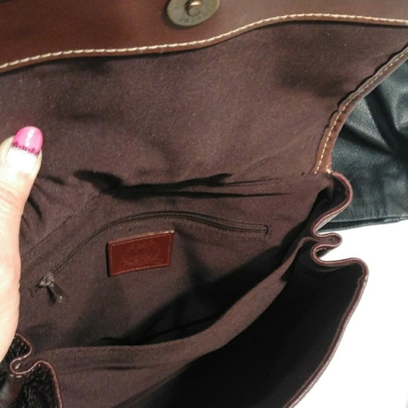 Wathne Medallion Brown Leather Crossbody Hipster - Picture 6 of 6